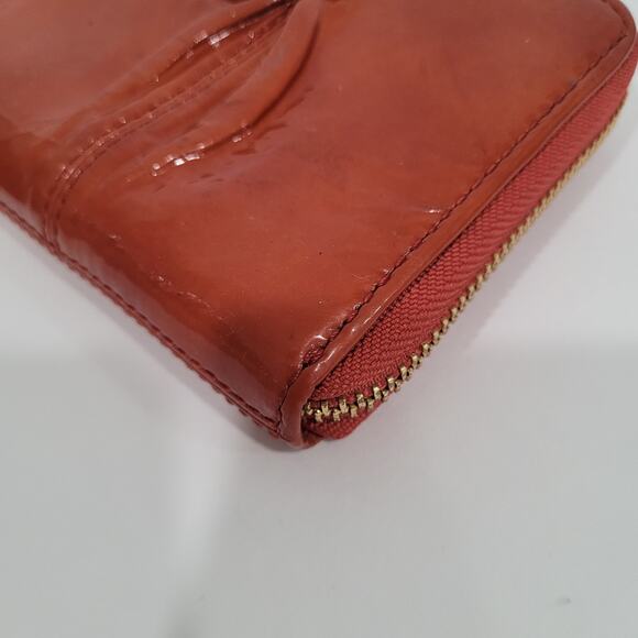 Coach Madison Wallet Solid Red Large Patent Leather Zip Around Logo Condition - Picture 8 of 12